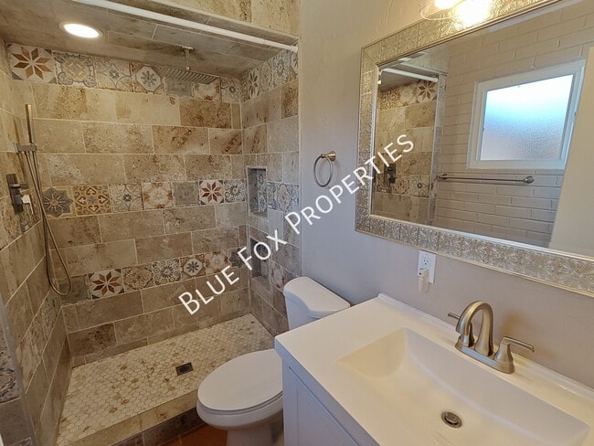 Building Photo - 5449 E Holmes St