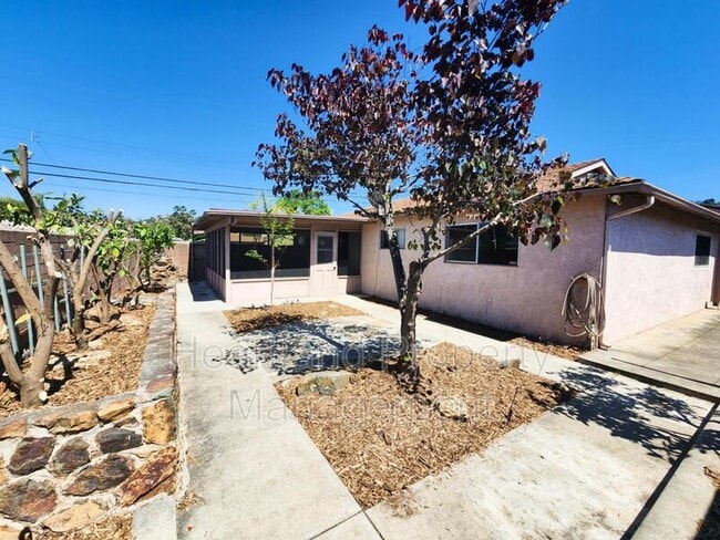 Building Photo - 698 Raymond St