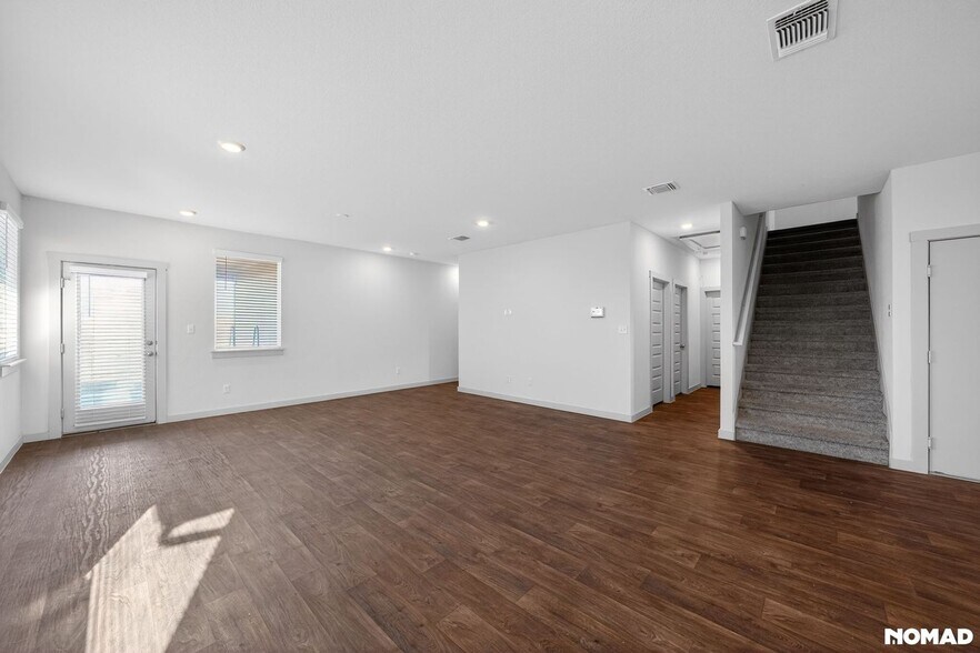 Building Photo - 210 Big Cypress Byu Rd