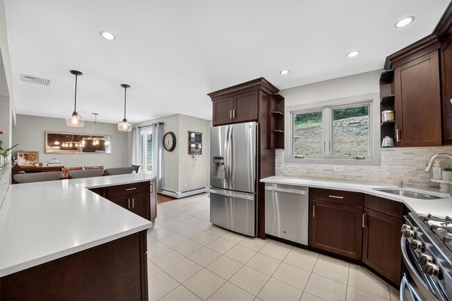 Building Photo - 28 Dirubbo Dr