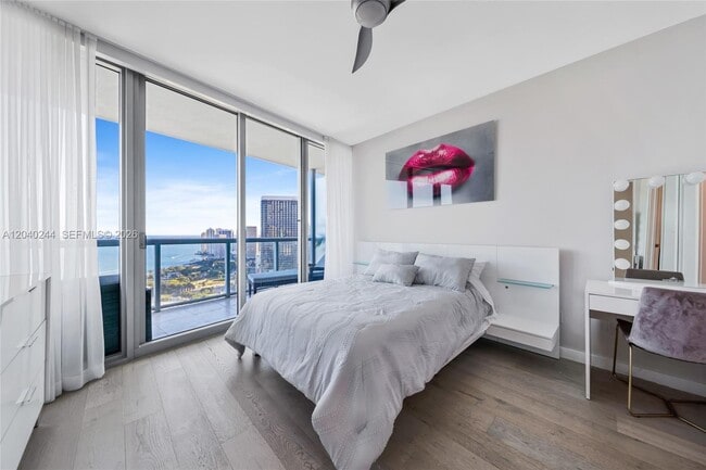 Building Photo - 888 Biscayne Blvd