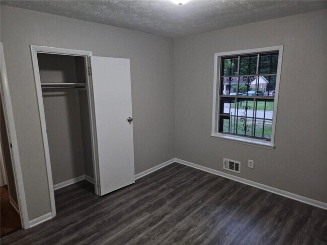 Building Photo - 10259 Foxfire Terrace