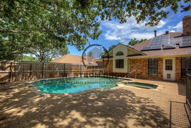 Building Photo - 3914 Meadow Dr