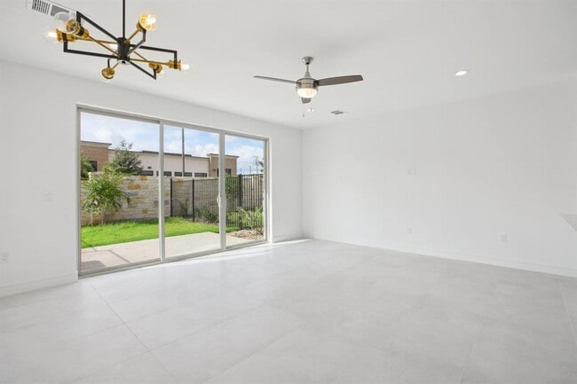 Building Photo - 302 Tesla Cir