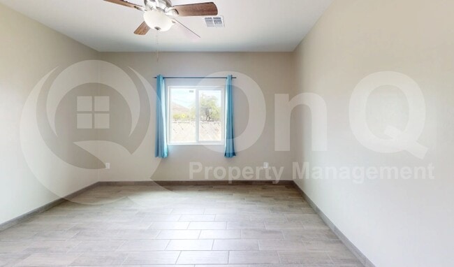Building Photo - 972 W Silverlake Rd