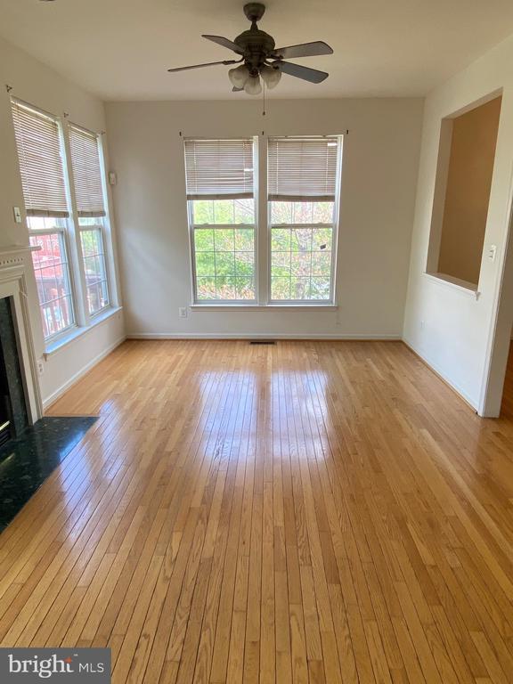 Building Photo - 2560 Belcroft Pl