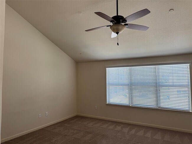 Building Photo - 1620 Bryant Dr
