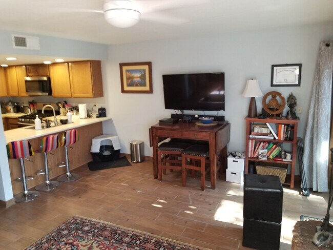 Building Photo - 2 Bed, 2.5 Bath Townhouse near NAU/CCC!! S...