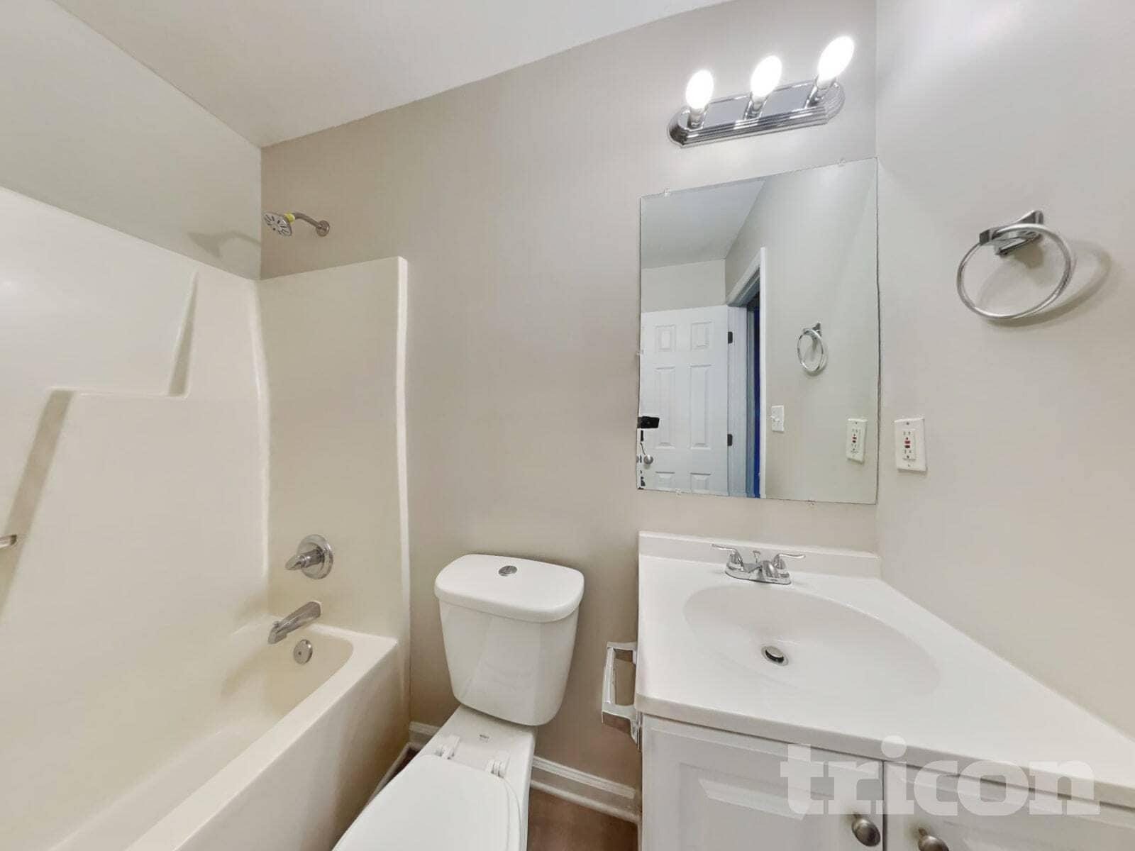 Building Photo - 1037 Cove Cir