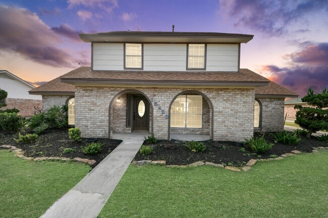 Building Photo - 15423 Ridingwood Dr