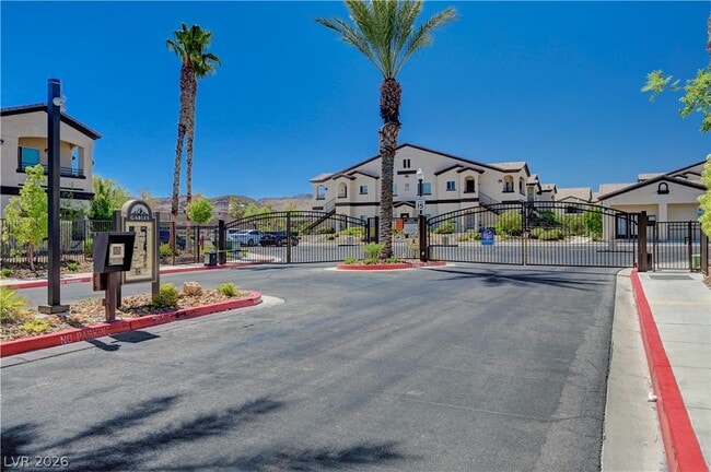 Building Photo - 2291 W Horizon Ridge Pkwy