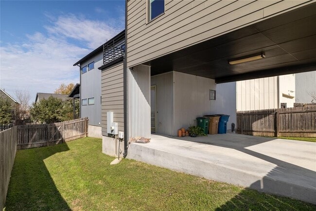 Building Photo - 6021 Seville Dr