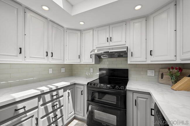 Building Photo - 4657 Huggins St
