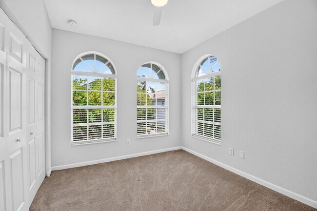 Building Photo - "Charming 2-Bed, 2-Bath Oasis in Riviera Beach – Your Perfect Retreat!"