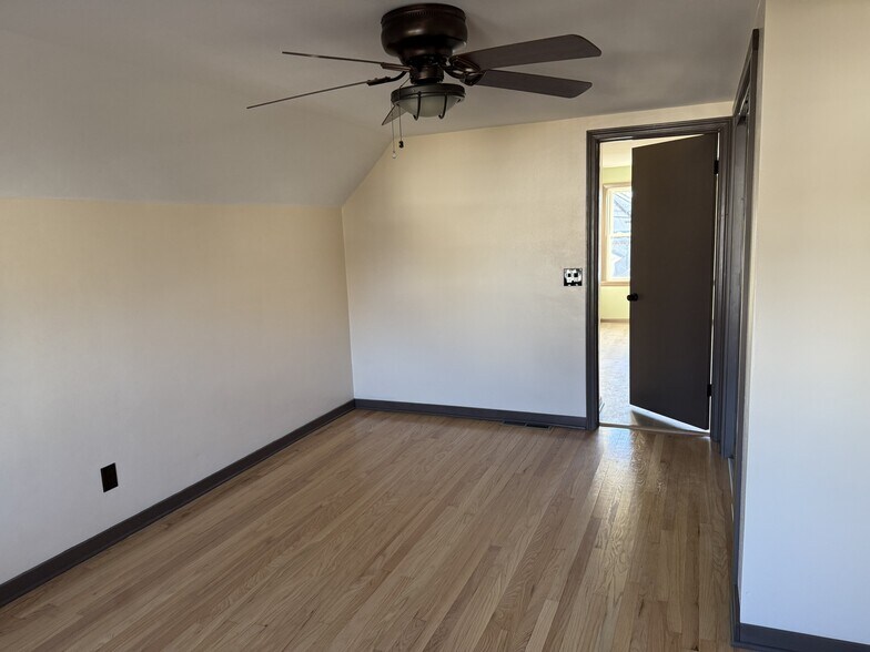 Upper bedroom South - 3747 E Pulaski Ave