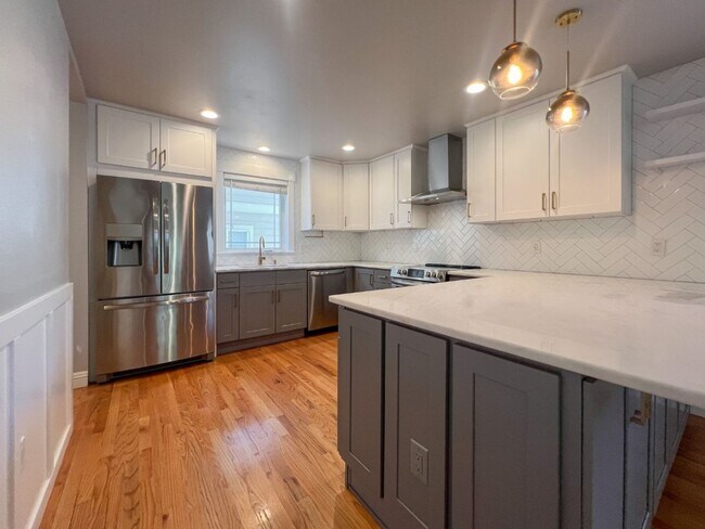 Building Photo - 2Bd/3Ba Seattle Townhouse