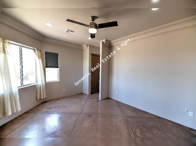 Building Photo - "Spacious Tucson Retreat with Granite Elegance and Cozy Fireplace – 4 Bed, 3.5 Bath Gem!"
