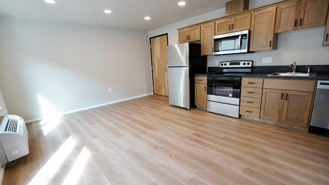 Building Photo - Baker Street Lofts