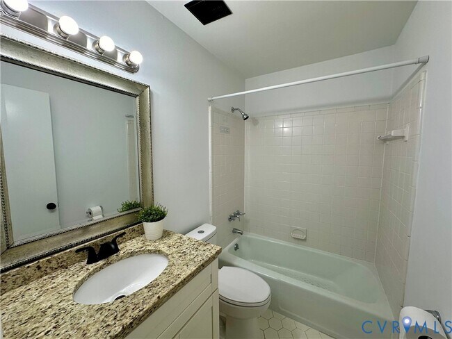 Building Photo - 70 Summer E