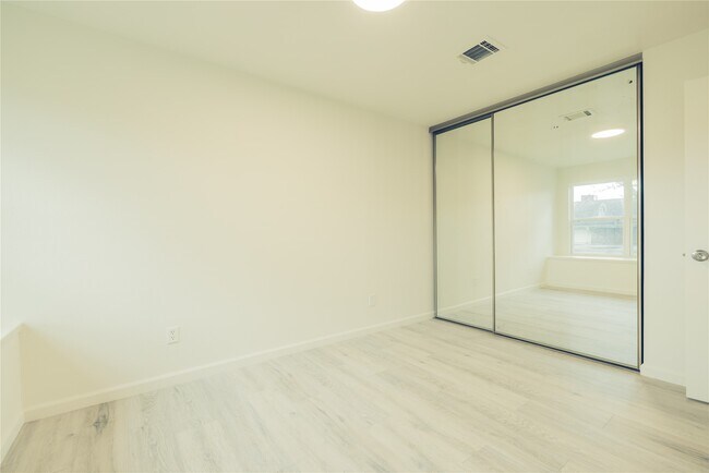 Building Photo - 12553 Wellington Park Dr