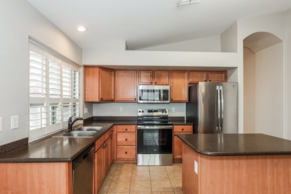 Building Photo - 8026 S 48th Dr