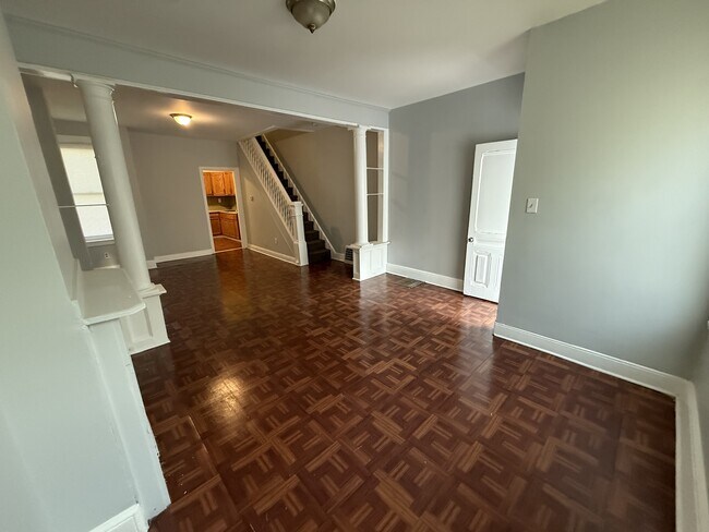 Building Photo - 1104 Baring St