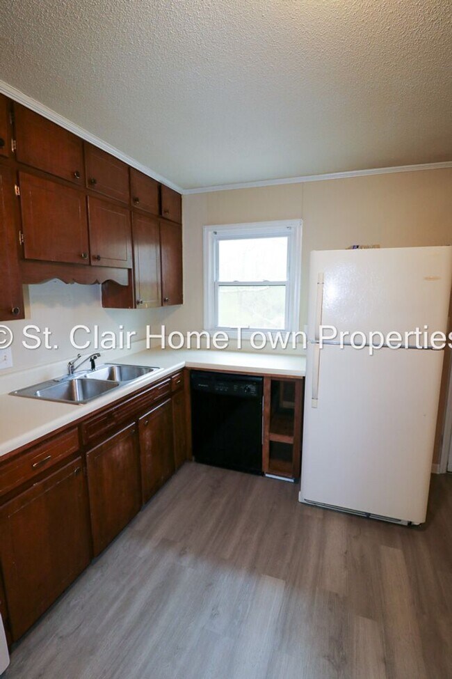 Building Photo - Cute Duplex Close to Pell City