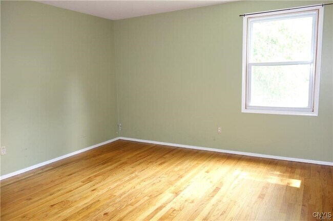 Building Photo - 4600 Brookhill Dr S