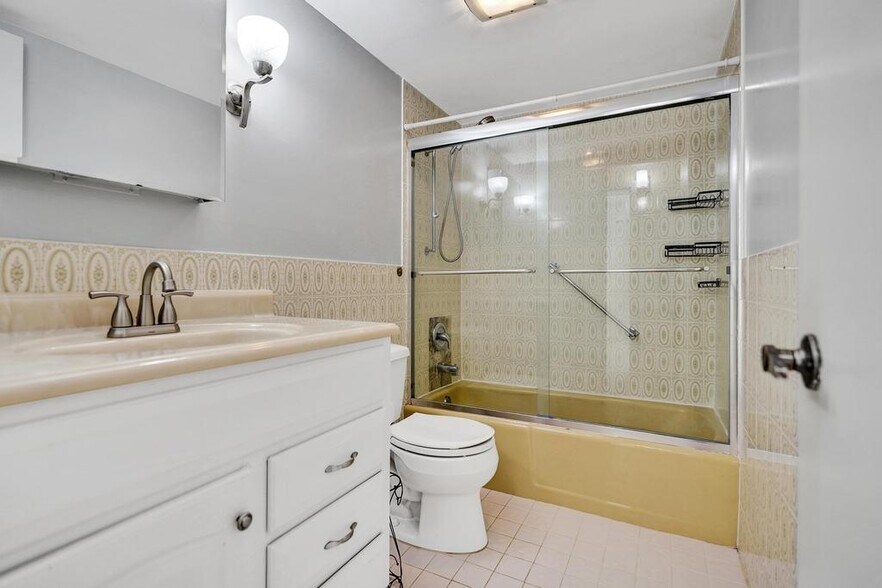 Building Photo - 1050 NW 13th St