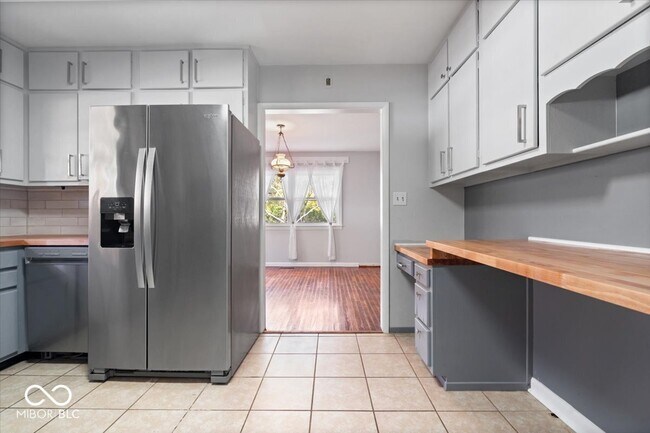 Building Photo - 10293 E County Rd 100 S