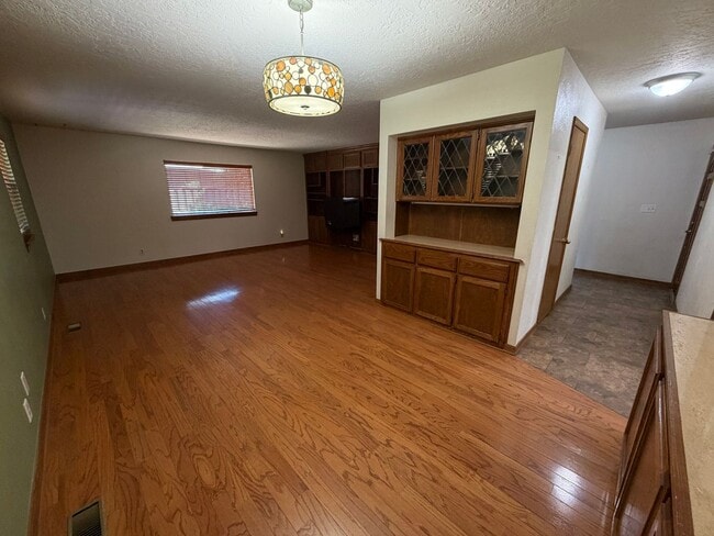 Building Photo - Beautiful 4bed/3bath Home Available for Rent in Central Norman!!