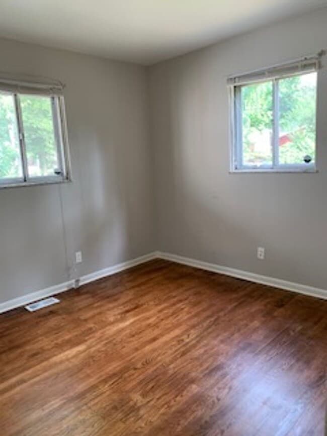 Building Photo - Three Bedroom Home Located Near Burdsal Pk...