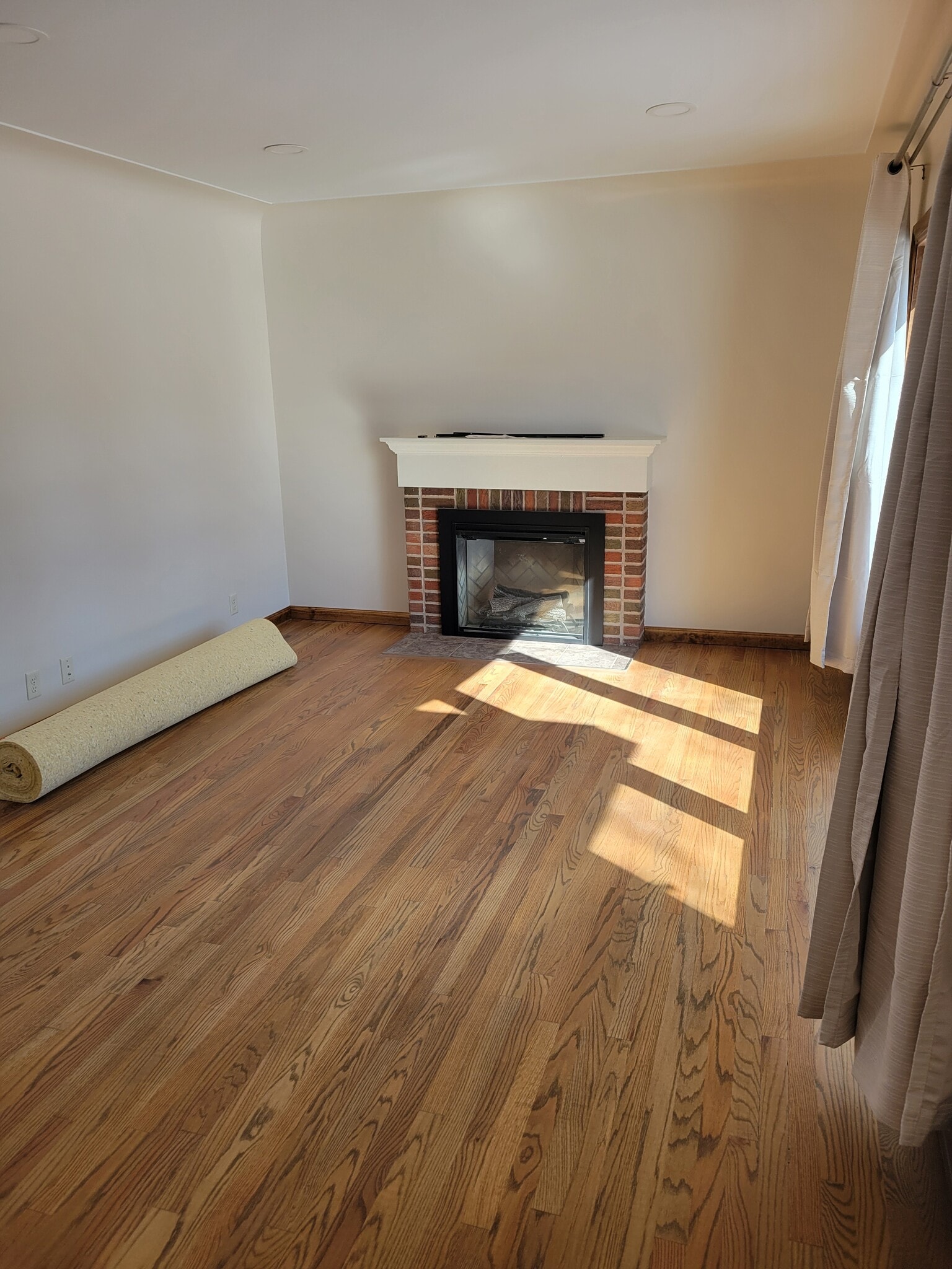 Living Room - 4605 Oneida St