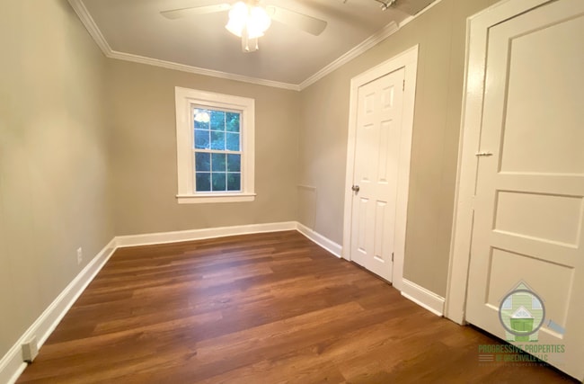 Building Photo - 415 Furman Rd