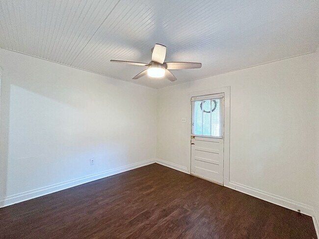 Building Photo - 1 Bedroom Duplex In Capital Heights