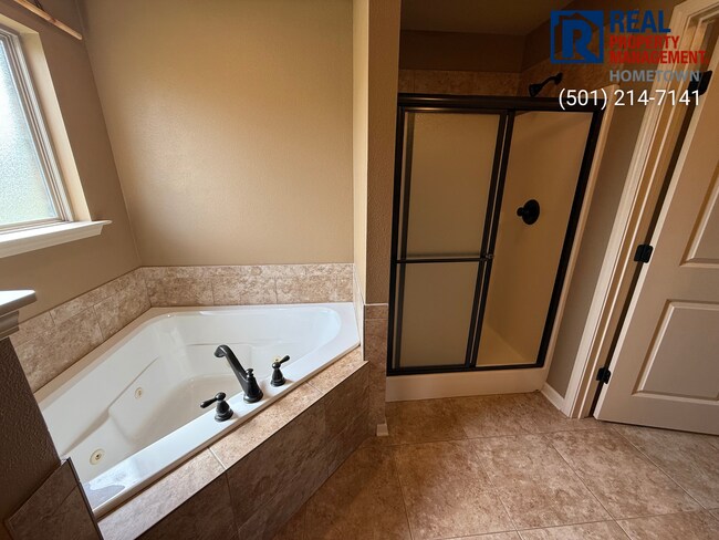 Building Photo - 2232 Ingleside Dr