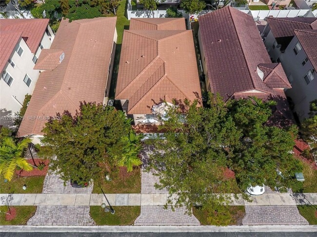 Building Photo - 3955 NE 11th Dr