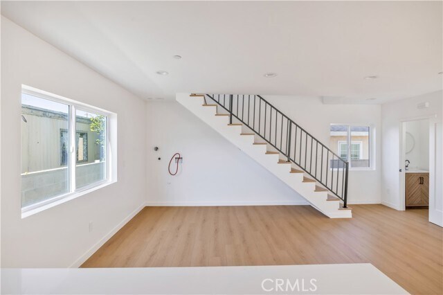 Building Photo - 10905 Dalerose Ave