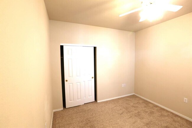 Building Photo - 233 Bonham Loop