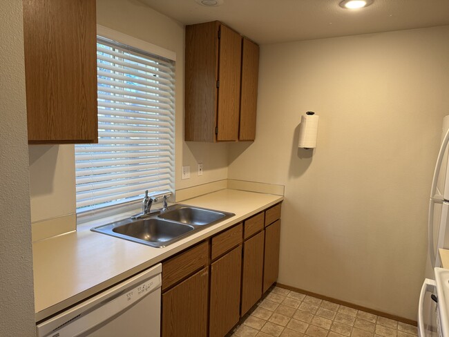 kitchen - 9910 Trident Ln NW