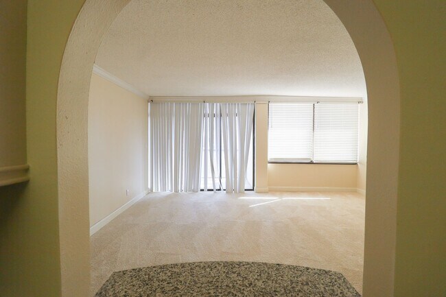 Building Photo - 1 Bedroom Condo in Downtown Tulsa! *Price ...