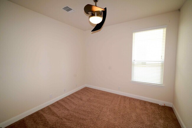 Building Photo - Immaculate rental now available in coveted...