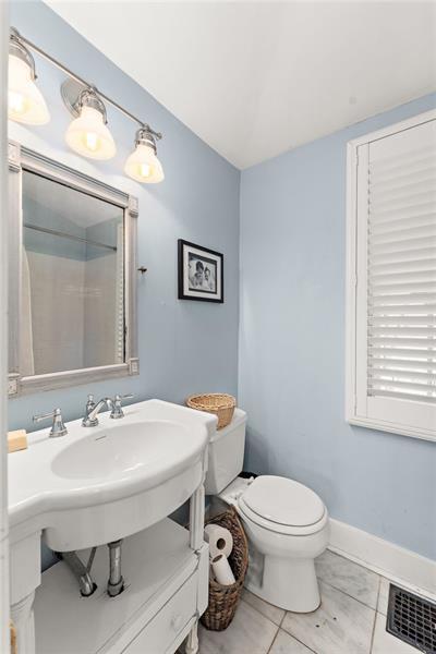 Building Photo - 732 Orchard Terrace