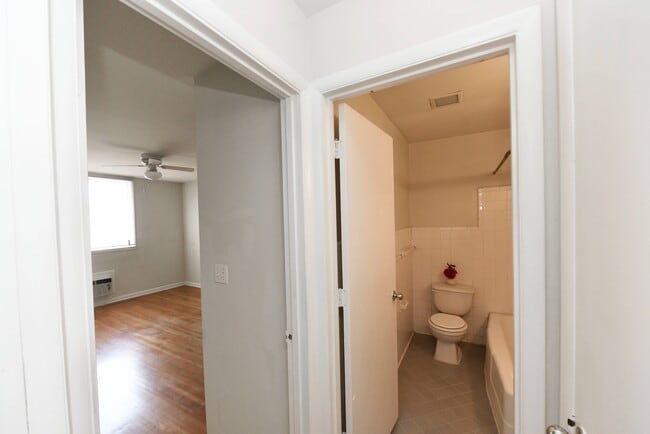 Living room + bathroom - West End Living