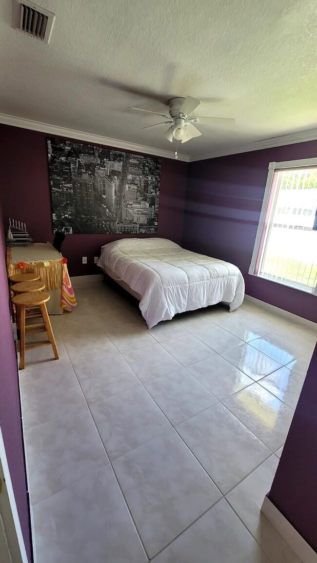 Building Photo - 1283 Larch Way