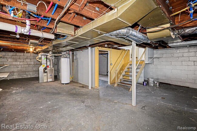 Building Photo - 1105 E Fifth St