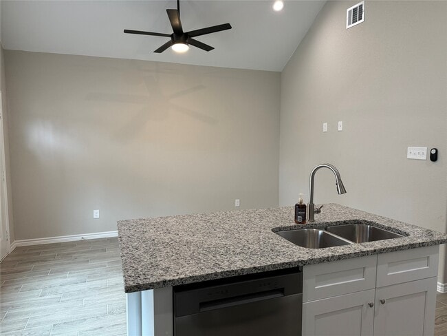 Building Photo - 16706 E Hammon