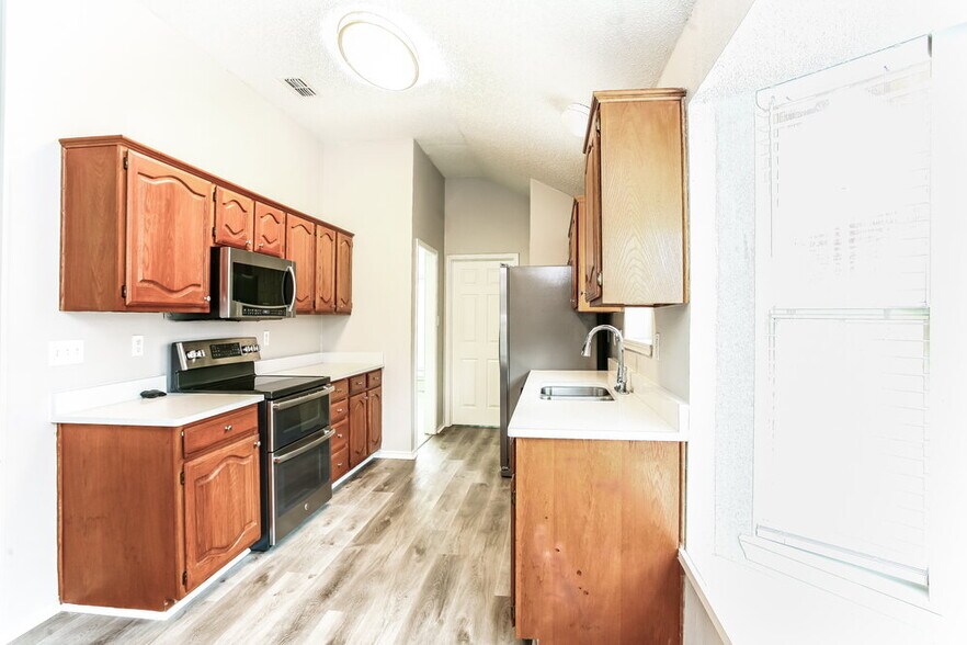 Building Photo - 7026 Lo Chalmers Ln