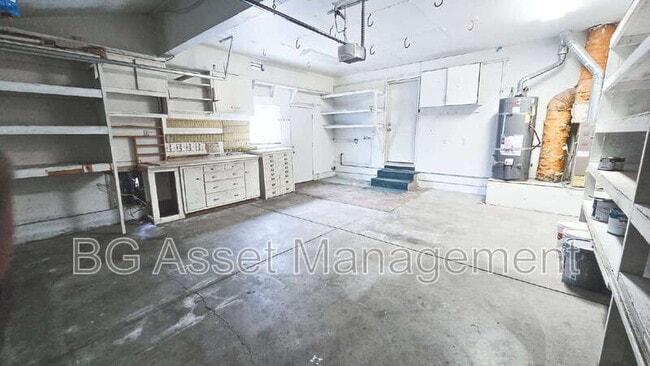 Building Photo - 322 Falcon Way