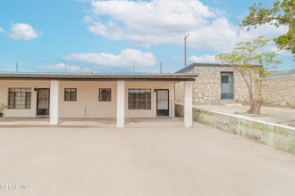 Building Photo - 1210 N Florence St